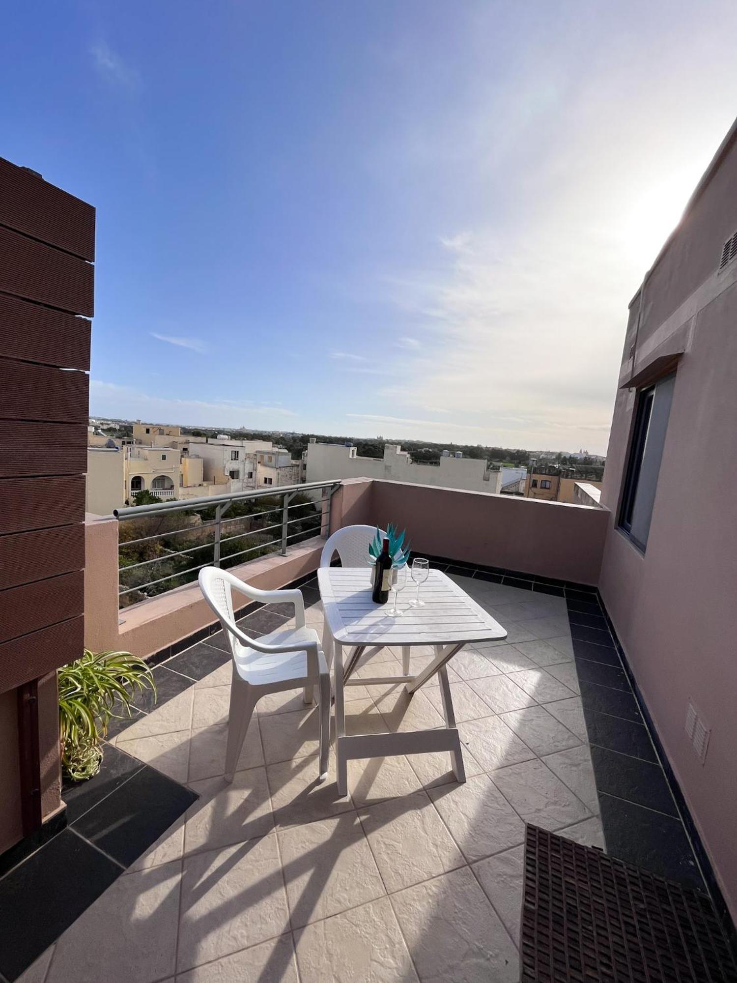 Modern Spacious 2bd Penthouse With 2 Terraces - Close To Airport Apartment