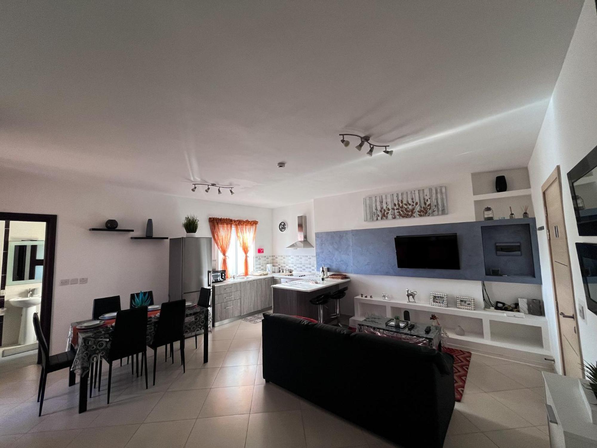 Modern Spacious 2bd Penthouse With 2 Terraces - Close To Airport
