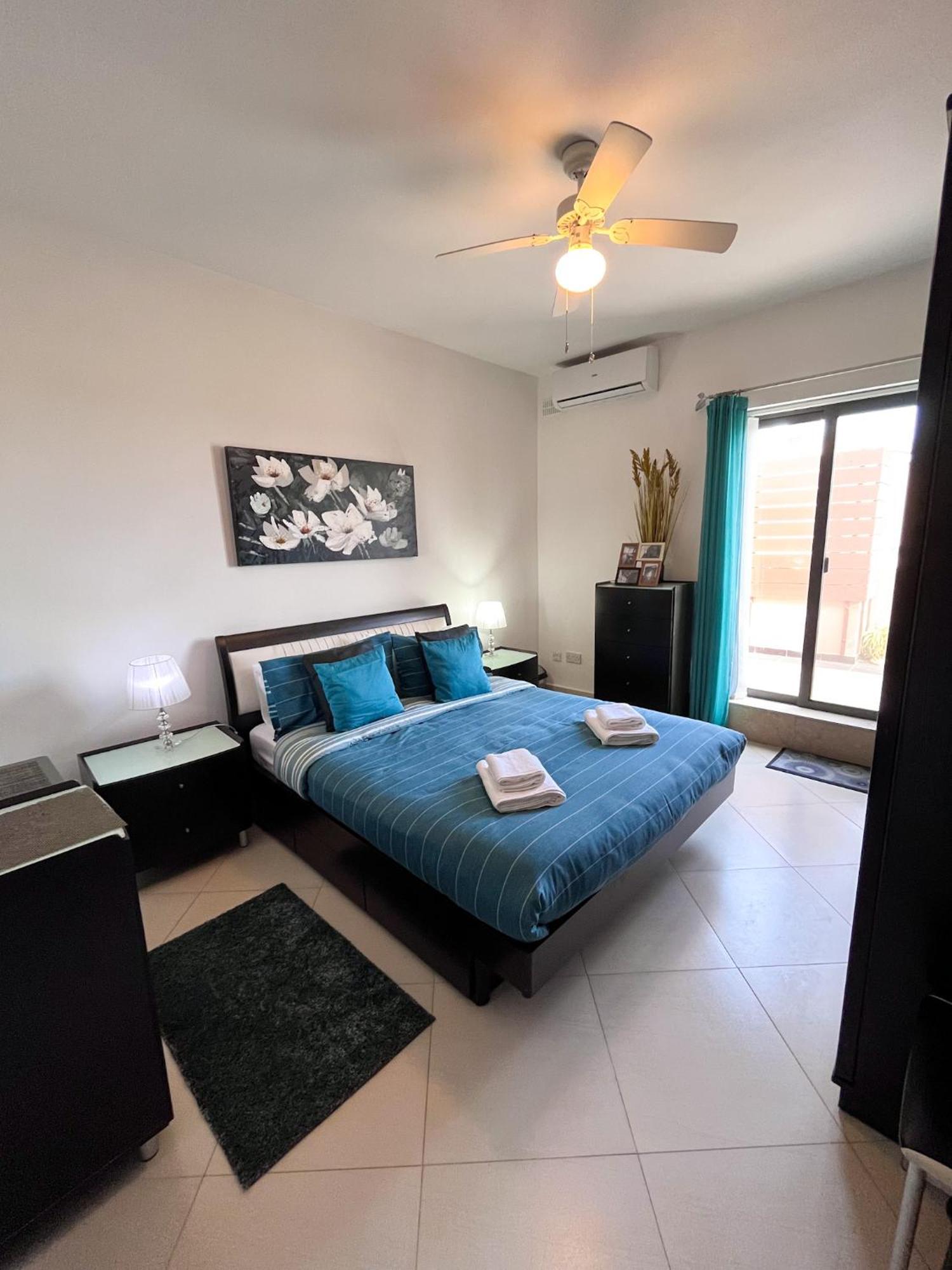 Modern Spacious 2bd Penthouse With 2 Terraces - Close To Airport Apartment Luqa