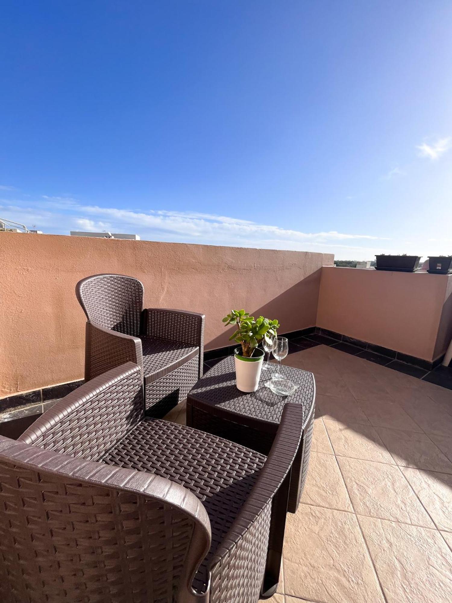 Lägenhet Modern Spacious 2bd Penthouse With 2 Terraces - Close To Airport *