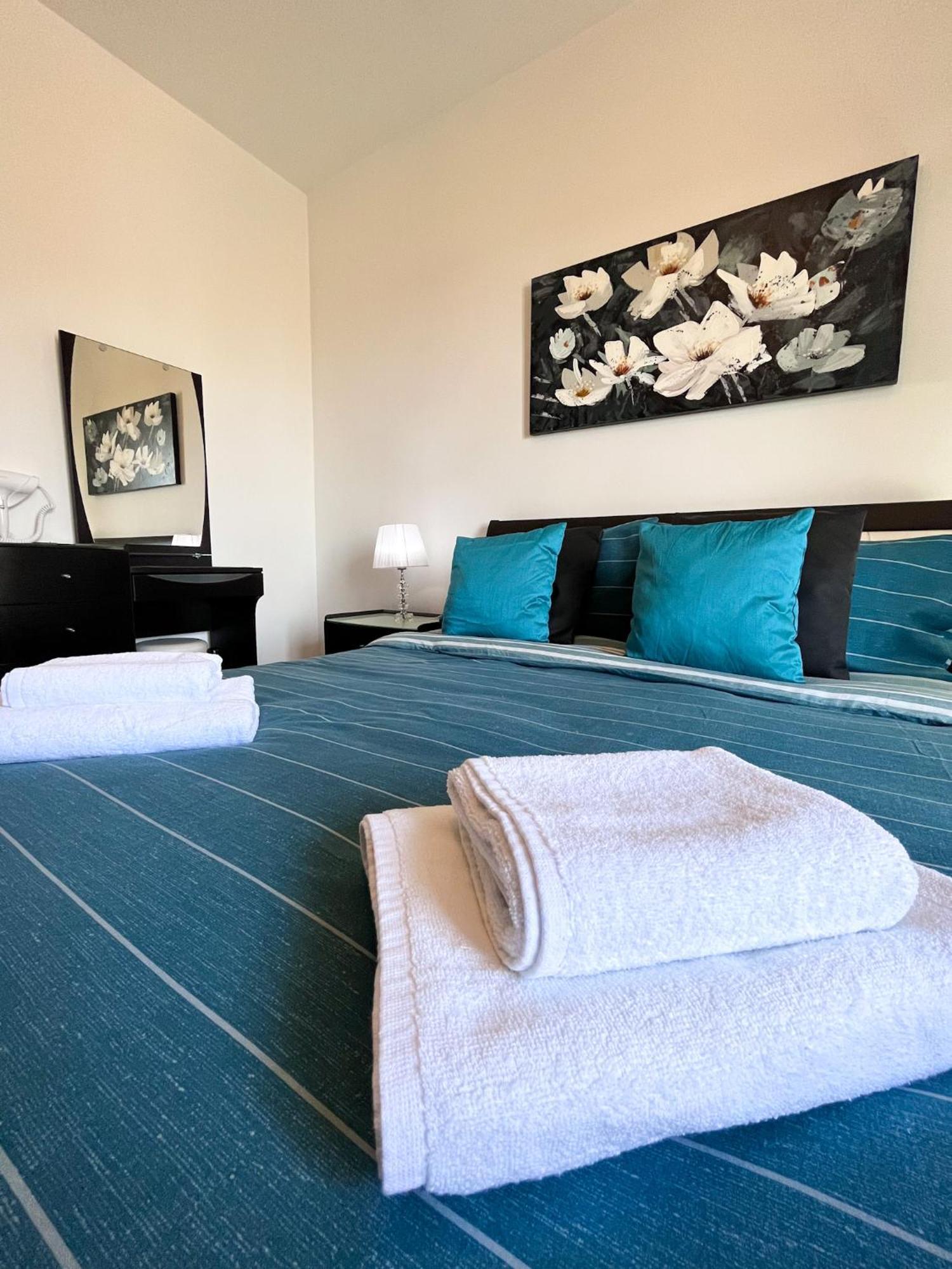 Apartment Modern Spacious 2bd Penthouse With 2 Terraces - Close To Airport Luqa