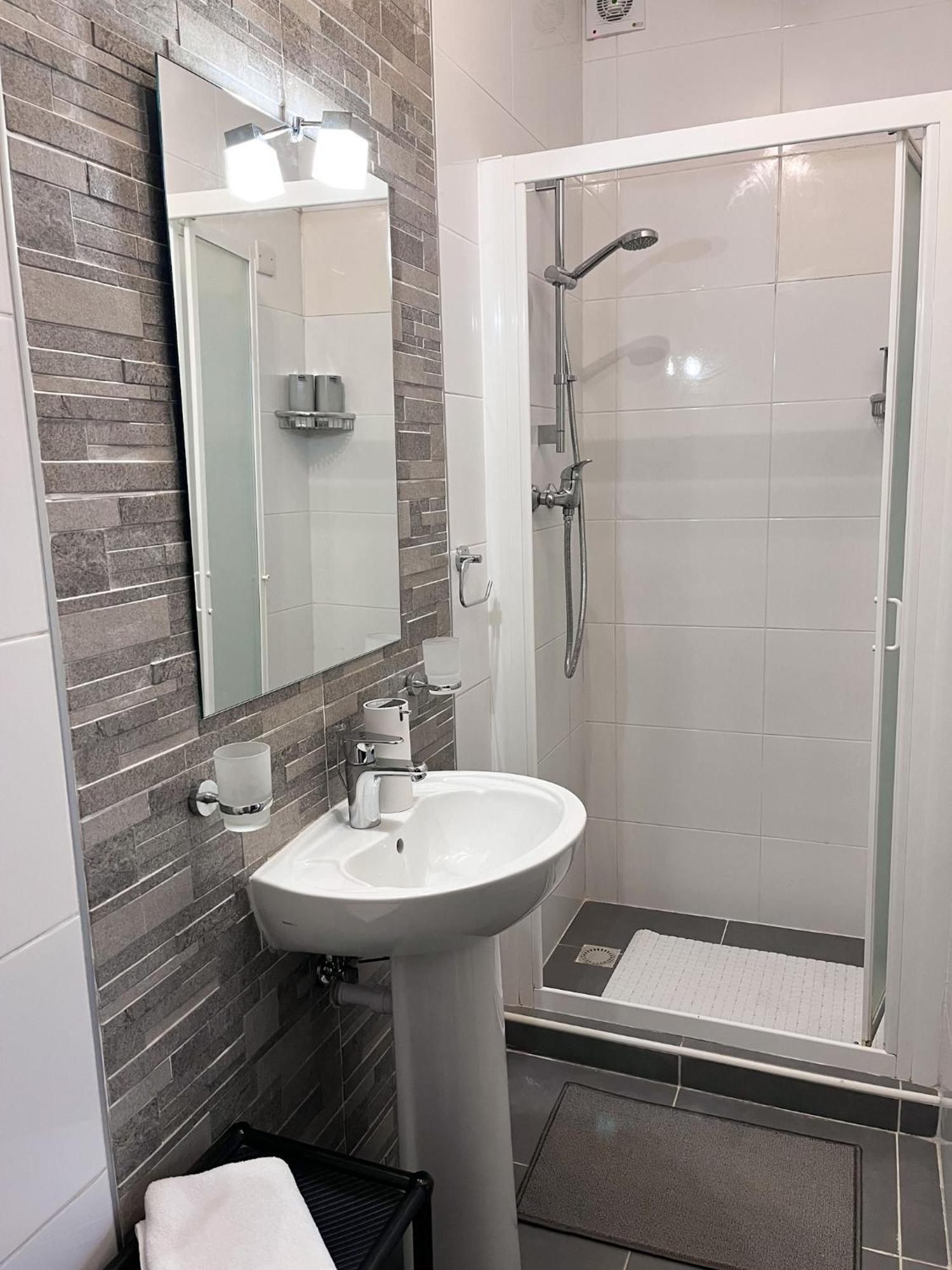 Apartment Modern Spacious 2bd Penthouse With 2 Terraces - Close To Airport Luqa
