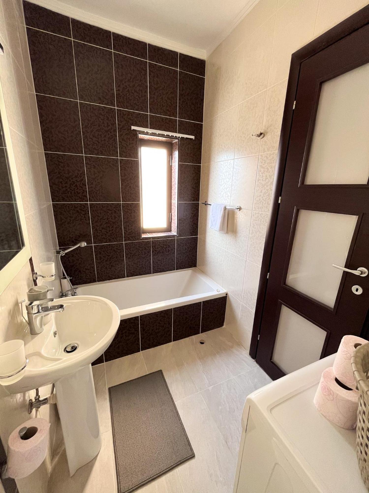 Modern Spacious 2bd Penthouse With 2 Terraces - Close To Airport Apartment