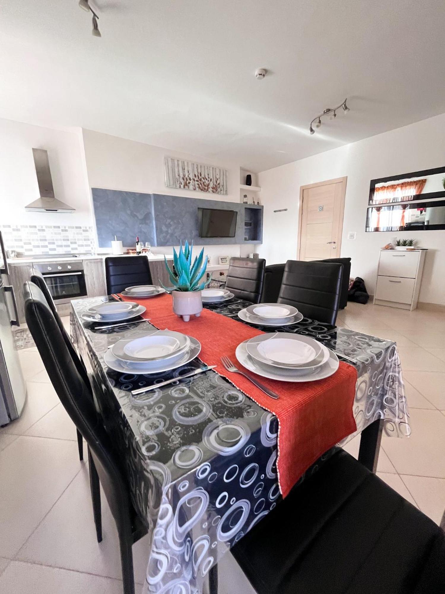 Modern Spacious 2bd Penthouse With 2 Terraces - Close To Airport