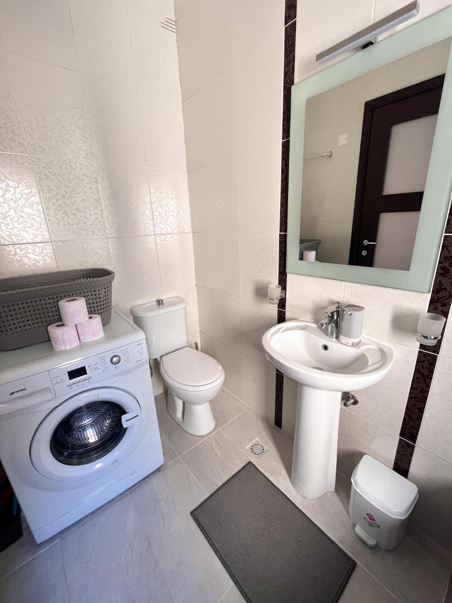 Apartment Modern Spacious 2bd Penthouse With 2 Terraces - Close To Airport